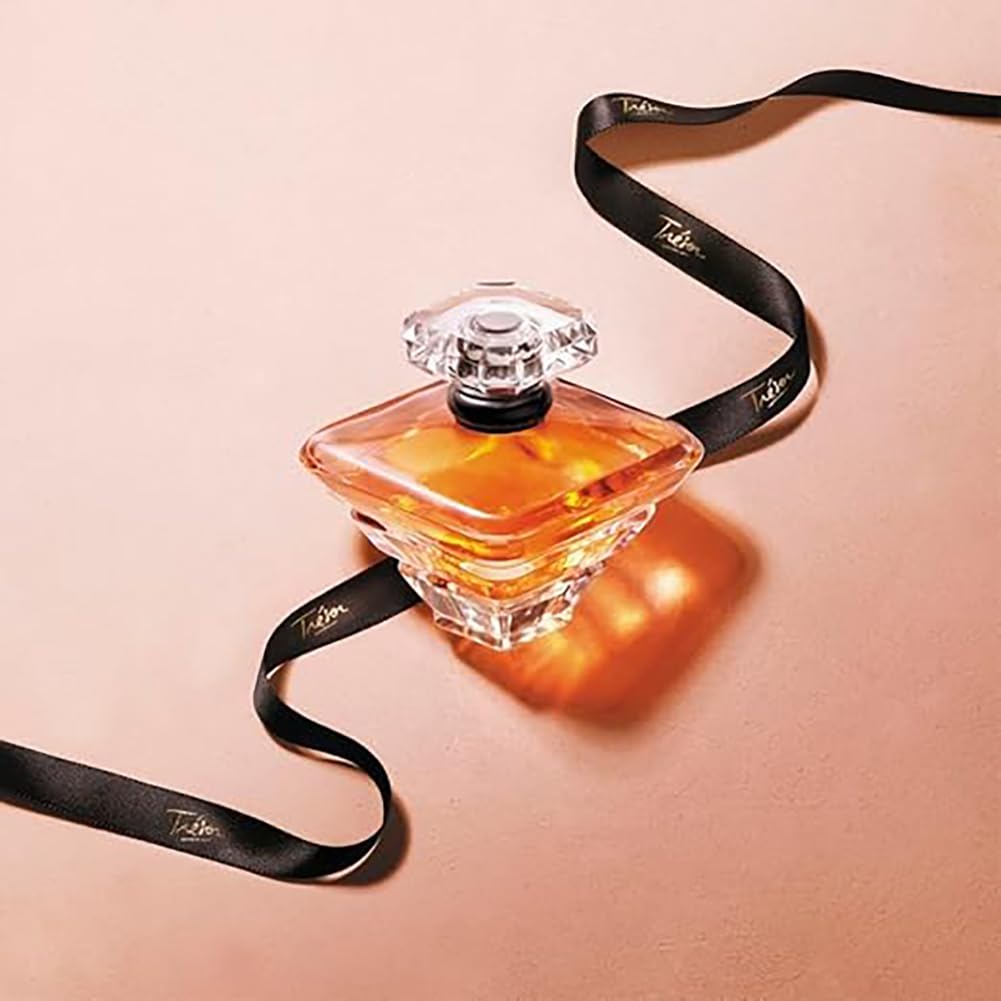 Lancôme Trésor Eau de Parfum, Elegant & Romantic Women’s Floral Ambery Fragrance with Rose, Lilac, Peach & Apricot Blossom Notes, Long-Lasting Delicate & Light Fragrance, (Full Size or Gift)
