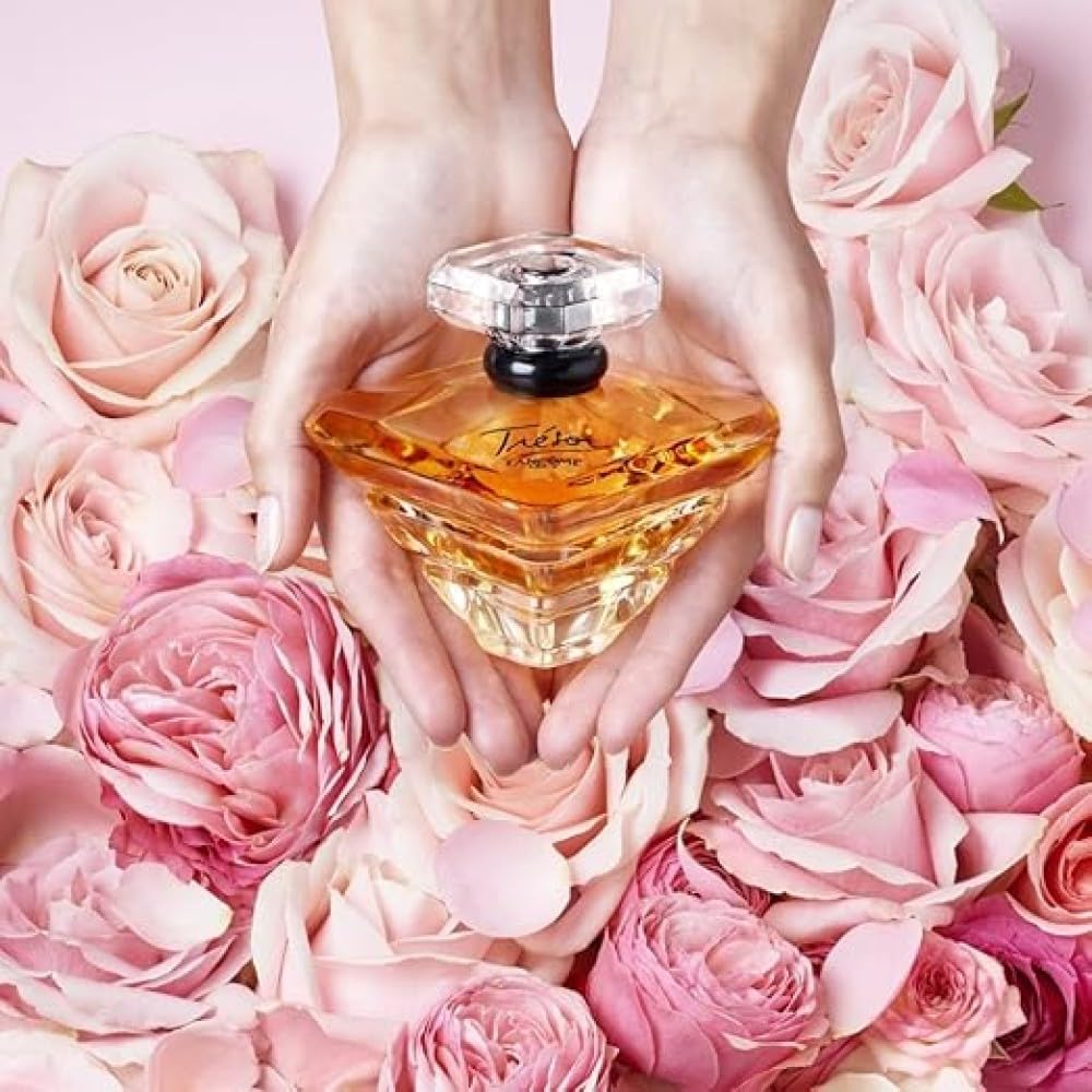 Lancôme Trésor Eau de Parfum, Elegant & Romantic Women’s Floral Ambery Fragrance with Rose, Lilac, Peach & Apricot Blossom Notes, Long-Lasting Delicate & Light Fragrance, (Full Size or Gift)