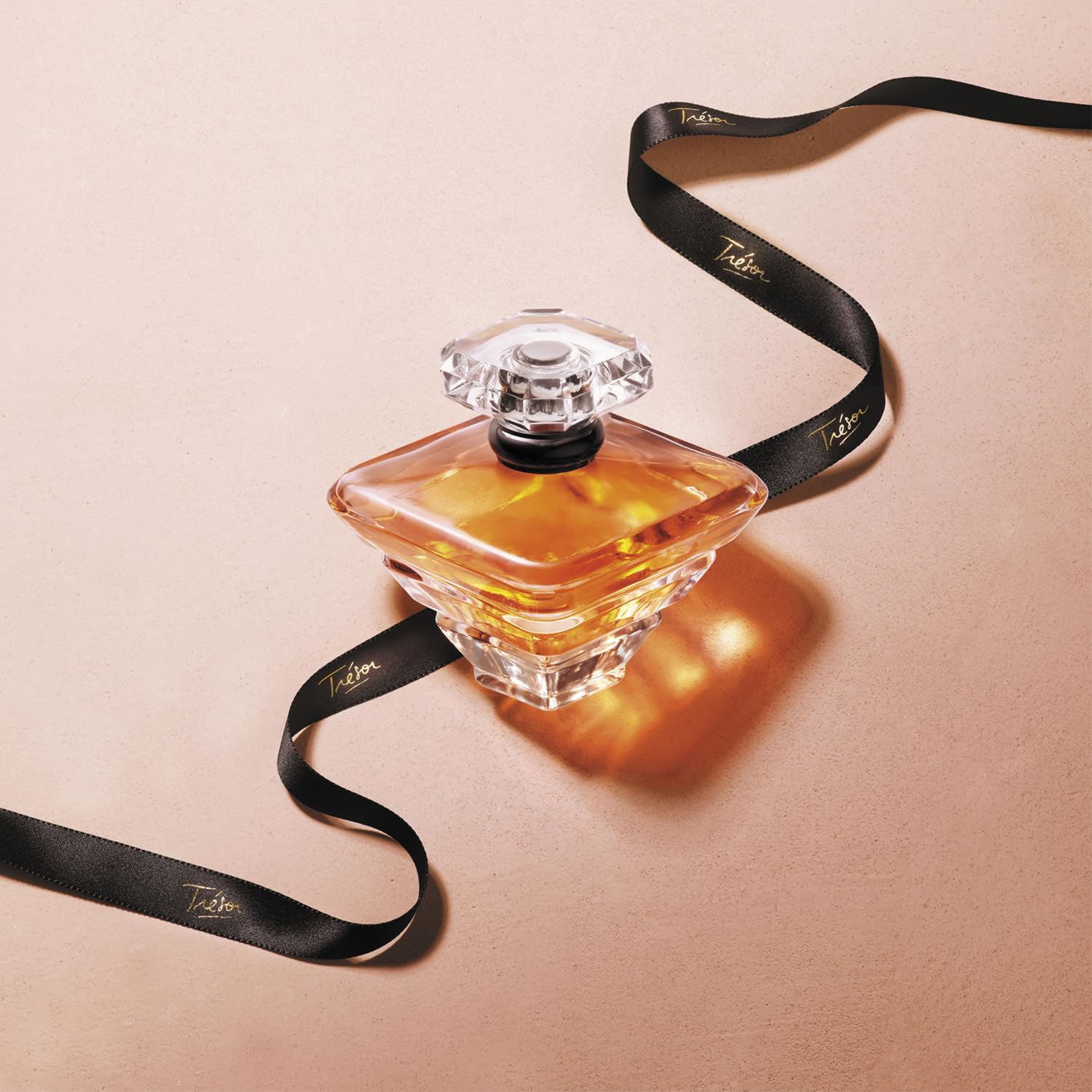 Lancôme Trésor Eau de Parfum, Elegant & Romantic Women’s Floral Ambery Fragrance with Rose, Lilac, Peach & Apricot Blossom Notes, Long-Lasting Delicate & Light Fragrance, (Full Size or Gift)